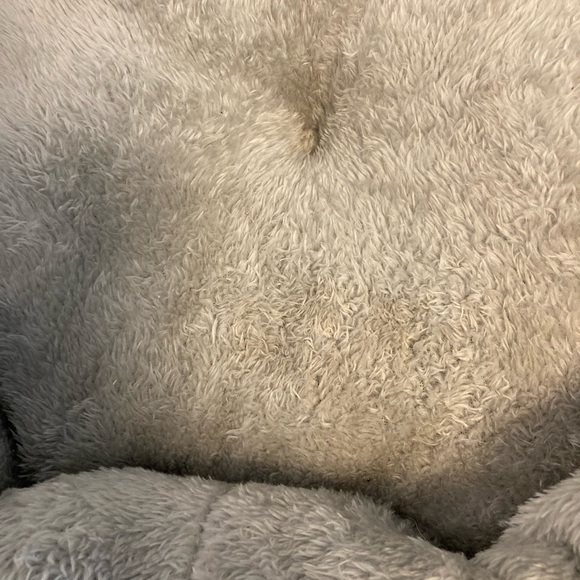 SOLD Small red/white pet bed, fluffy and soft, dog or cat - Picture 6 of 12